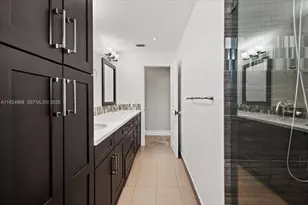 16751 Waters Edge Dr, Weston, FL 33326 - Photo 23