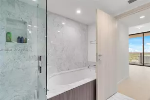 1000 Brickell Plaza, Miami, FL 33131 - Photo 7