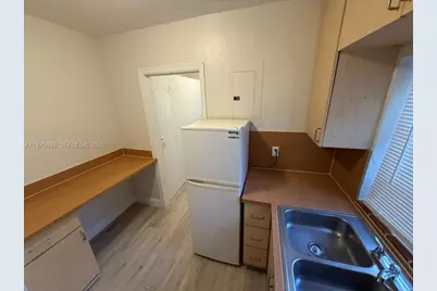 2459 NW 28th St, Miami, FL 33142 - Photo 15