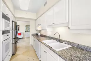 4775 Collins Ave, Miami Beach, FL 33140 - Photo 15