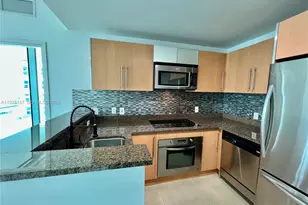 300 S Biscayne Blvd, Miami, FL 33131 - Photo 11