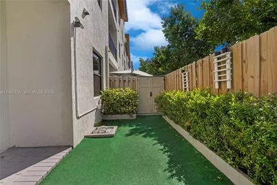 8151 NW 104th Ave #7, Doral, FL 33178 - Photo 37