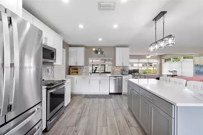 8831 NW 11th St, Pembroke Pines, FL 33024 - Photo 11