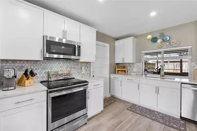 8831 NW 11th St, Pembroke Pines, FL 33024 - Photo 13