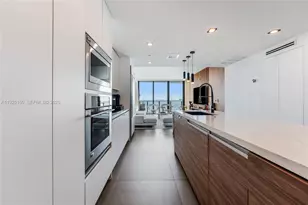 460 NE 28th St, Miami, FL 33137 - Photo 13