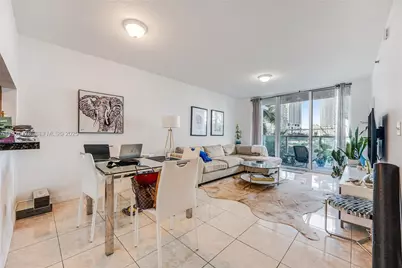 31 SE 5th St #409, Miami, FL 33131 - Photo 3