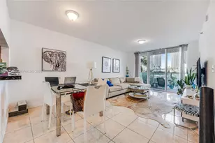 31 SE 5th St, Miami, FL 33131 - Photo 3