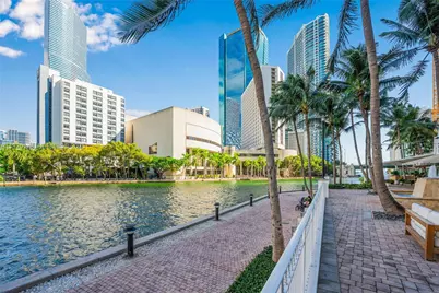 31 SE 5th St #409, Miami, FL 33131 - Photo 19