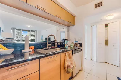 31 SE 5th St #409, Miami, FL 33131 - Photo 11