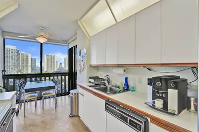 1000 W Island Blvd #1608, Aventura, FL 33160 - Photo 3