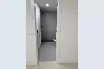 9917 W Okeechobee Rd #203, Hialeah, FL 33016 - Photo 5