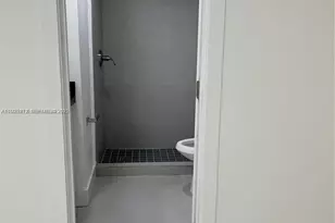 9917 W Okeechobee Rd, Hialeah, FL 33016 - Photo 5