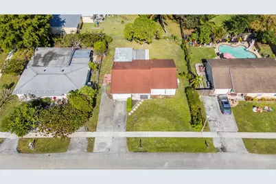 8221 SW 10th St, North Lauderdale, FL 33068 - Photo 7