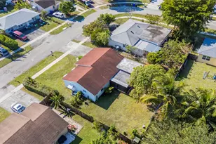 8221 SW 10th St, North Lauderdale, FL 33068 - Photo 9