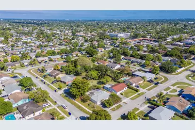 8221 SW 10th St, North Lauderdale, FL 33068 - Photo 15