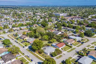 8221 SW 10th St, North Lauderdale, FL 33068 - Photo 15