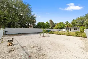 2285 NW 89th St, Miami, FL 33147 - Photo 19