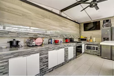 631 E 53rd St, Hialeah, FL 33013 - Photo 29