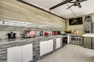 631 E 53rd St, Hialeah, FL 33013 - Photo 29