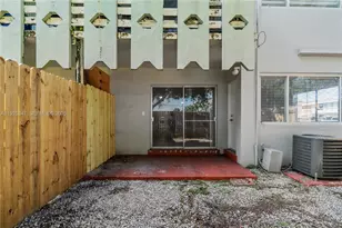 980 NE 170th St, North Miami Beach, FL 33162 - Photo 27