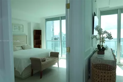 500 Brickell Ave #3902, Miami, FL 33131 - Photo 9
