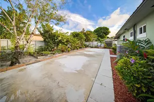 300 NE 175th St, North Miami Beach, FL 33162 - Photo 51