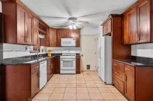 9155 SW 179th St, Palmetto Bay, FL 33157 - Photo 3