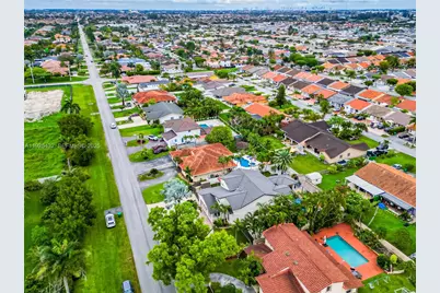 10298 NW 130th St, Hialeah Gardens, FL 33018 - Photo 59