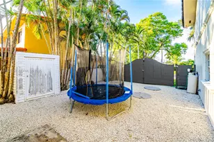 10298 NW 130th St, Hialeah Gardens, FL 33018 - Photo 53