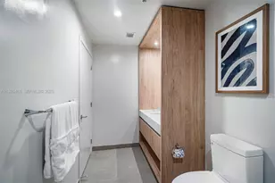 11 NE 6th St, Miami, FL 33132 - Photo 13