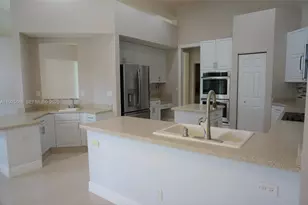 8006 N Savannah Cir, Davie, FL 33328 - Photo 11