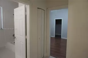 8006 N Savannah Cir, Davie, FL 33328 - Photo 13