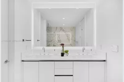 100 S Pointe Dr #TH-13, Miami Beach, FL 33139 - Photo 29