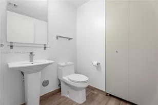 1300 Brickell Bay Dr, Miami, FL 33131 - Photo 15