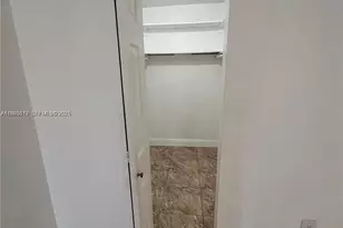 1075 W 68th St, Hialeah, FL 33014 - Photo 17