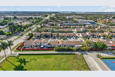 18615 NW 84th Pl #103-1, Hialeah, FL 33015 - Photo 43