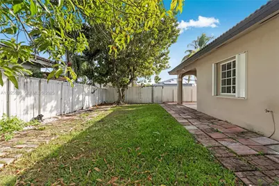 13941 SW 13th St, Miami, FL 33184 - Photo 23