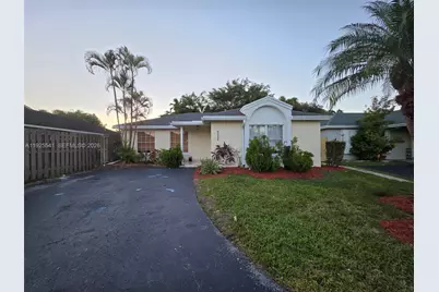 5722 NW 101st Ct, Doral, FL 33178 - Photo 11
