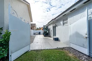 8952 NW 145th Ln, Miami Lakes, FL 33018 - Photo 3