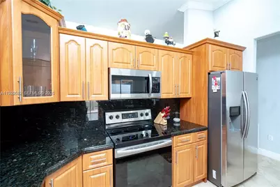 8952 NW 145th Lane, Miami Lakes, FL 33018 - Photo 15