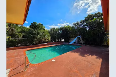 1327 NW 87th Ter, Coral Springs, FL 33071 - Photo 9