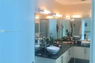 31 SE 5th St, Miami, FL 33131 - Photo 9