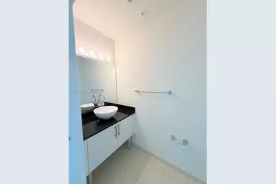31 SE 5th St #4218, Miami, FL 33131 - Photo 5