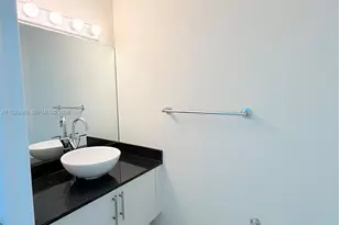 31 SE 5th St, Miami, FL 33131 - Photo 5