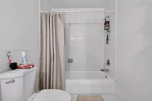 18615 NW 84th Pl., Hialeah, FL 33015 - Photo 19