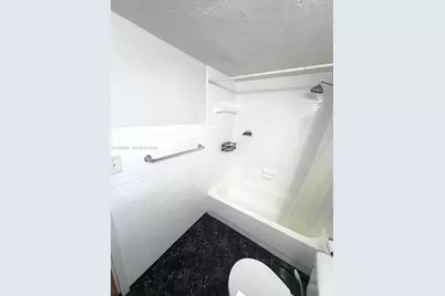 1000 Parkview Dr #605, Hallandale Beach, FL 33009 - Photo 15