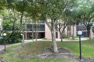 661 NE 195th St, Miami, FL 33179 - Photo 23