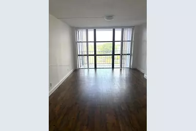 1000 Parkview Dr #605, Hallandale Beach, FL 33009 - Photo 11