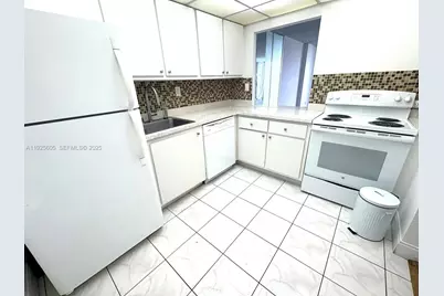 1000 Parkview Dr #605, Hallandale Beach, FL 33009 - Photo 25