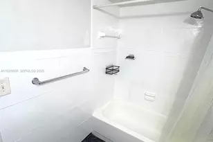 1000 Parkview Dr, Hallandale Beach, FL 33009 - Photo 15